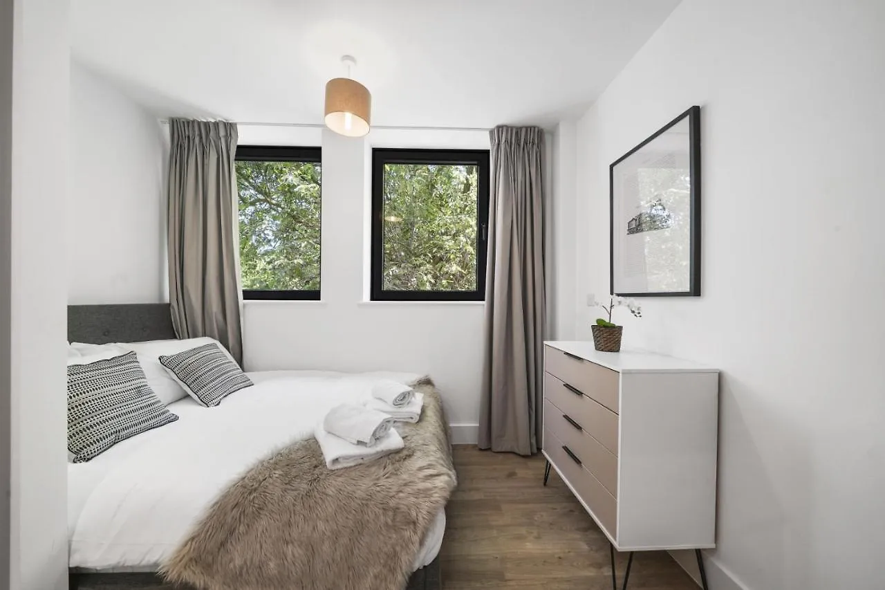 Executive Apartments In Bermondsey Free Wifi & Aircon By City Stay Aparts London