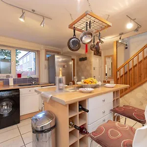 Homestay Oasis 77, London