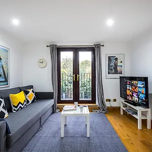 2 Bedroom By Av Short Lets Southwark With Free Wifi London