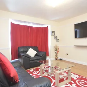 Holiday home Four Bedroom Townhouse 12 Minutes Walk To Excel Exhibition Centre, London